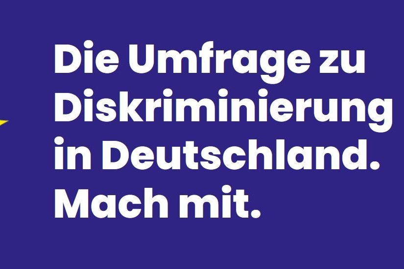 blauer Kasten, in einem gelben Stern steht "Deine Erfahrung z&auml;hlt", dann steht daneben "Die Umfrage zu Diskriminierung in Deutschland. Mach mit."