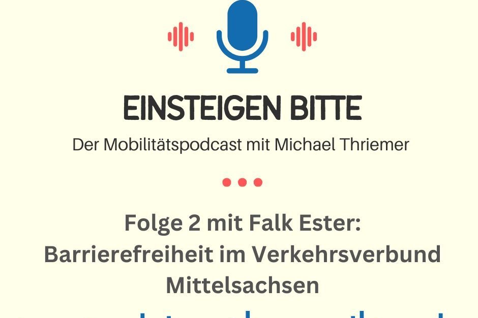 Grafik zum Podcast "Einsteigen bitte – Der Mobilitätspodcast mit Michael Thriemer". In der Mitte ein blaues Mikrofonsymbol mit roten Schallwellen links und rechts. Darunter der Hinweis auf Folge 2 mit Falk Ester zum Thema „Barrierefreiheit im Verkehrsverbund Mittelsachsen“. Unten eine stilisierte Audio-Wellenform in Blau.