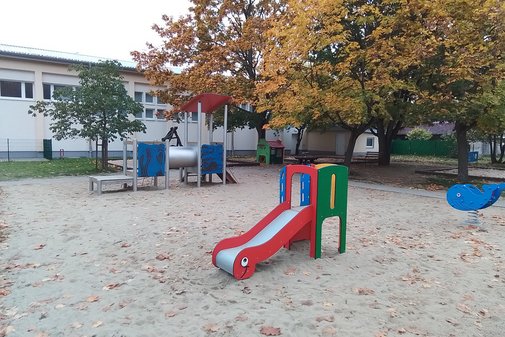 kleine Spielger&auml;te im Sand