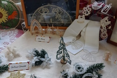 gekl&ouml;ppelter Schwibbogen, gekl&ouml;ppelte Weihnachtsdekoration