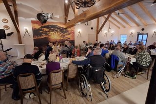 Interessante Gespräche bei Kaffee und Kuchen unter den Mitgliedern und Gästen