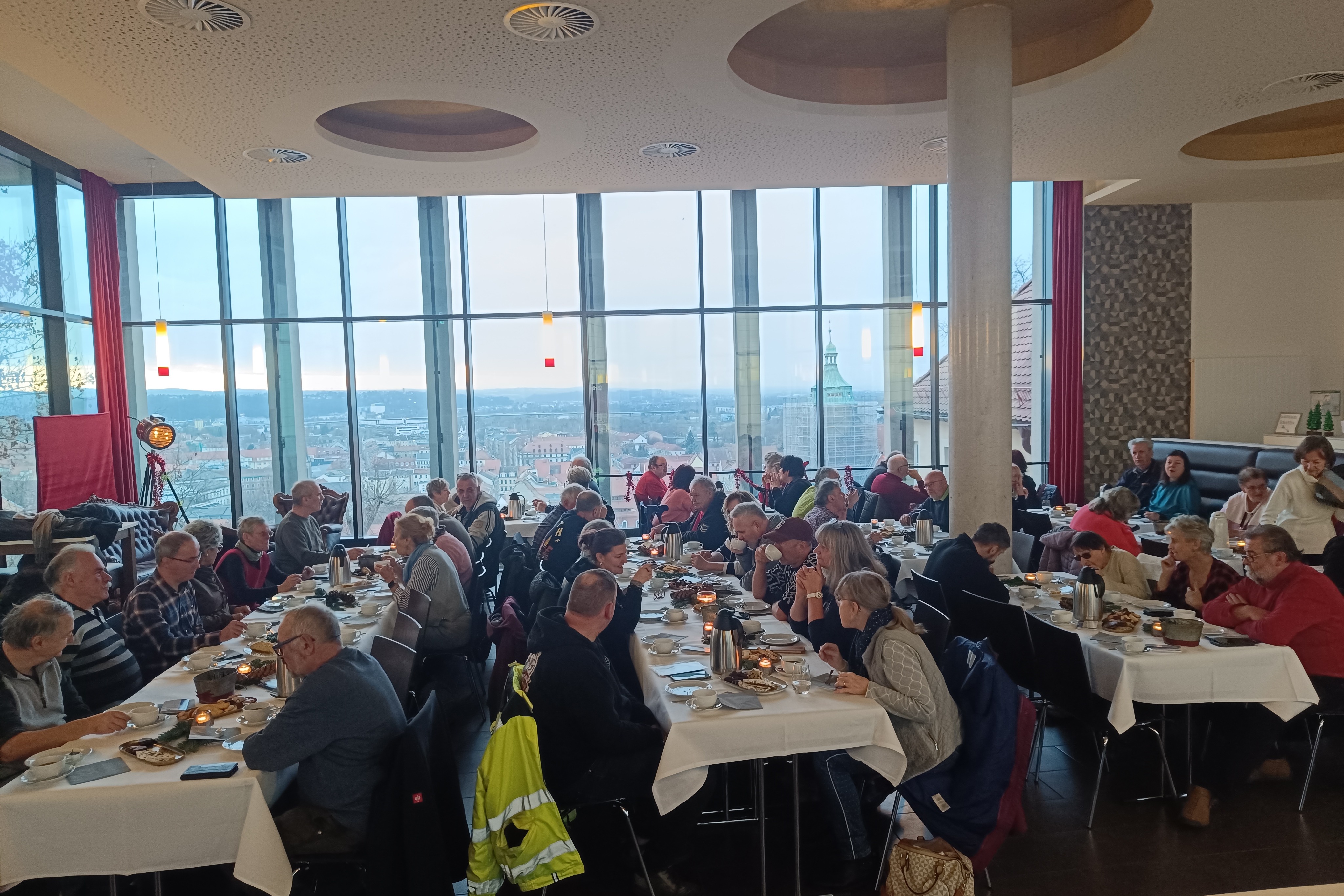 Blick in die Gruppe der Mitglieder bei der Veranstaltung